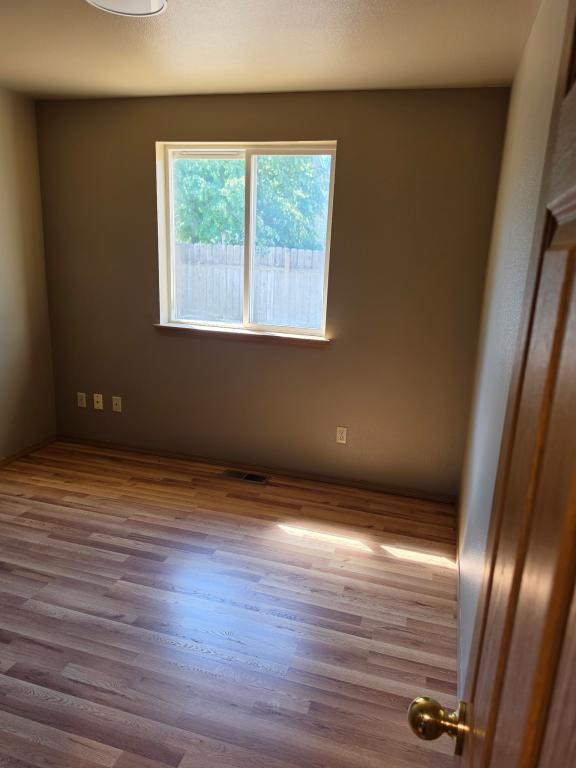 Building Photo - 15607 Parkview Dr SE