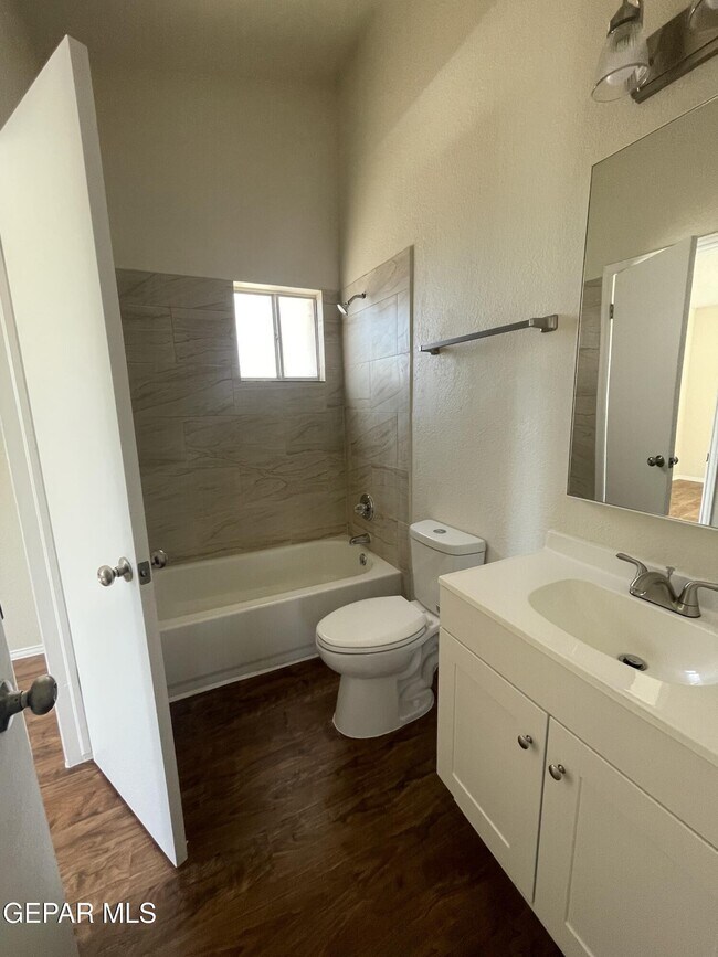 Building Photo - 1540 Raphael Cir