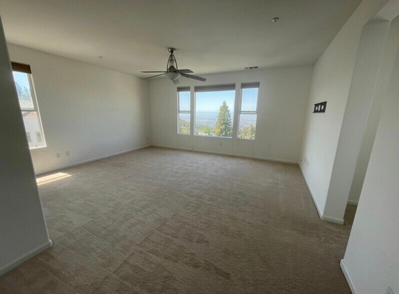 Building Photo - 672 Via Rialto