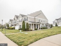 Building Photo - 2105 Lexington Mews