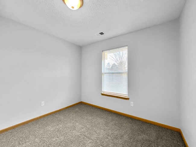 Building Photo - 3BR/2BA Home for Rent in Grain Valley, MO 64029 | Fenced Yard | Fireplace | Garage | Pet-Friendly