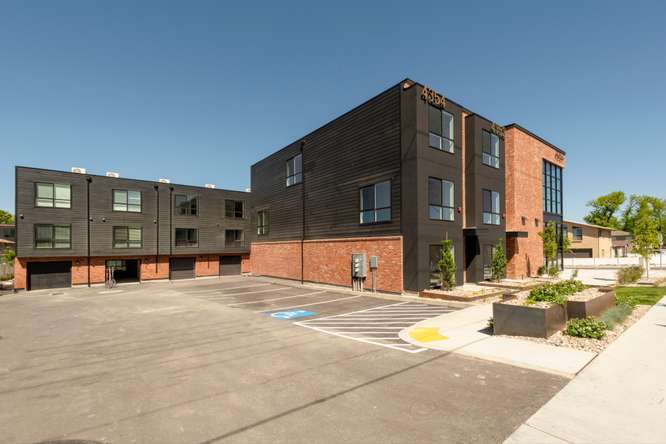 Building Photo - 884 E Rowley Dr