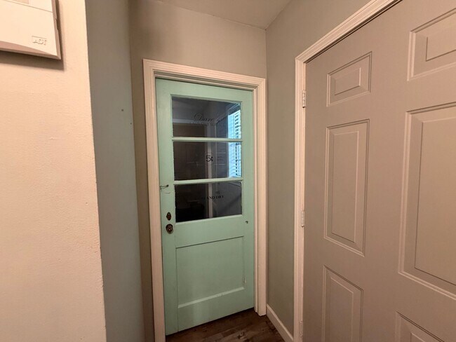 Building Photo - Discover this spacious 4-bedroom, 2.5-bathroom home in Russellville, AR