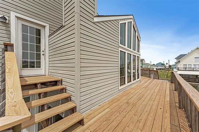 Building Photo - 21812 Frio Dr