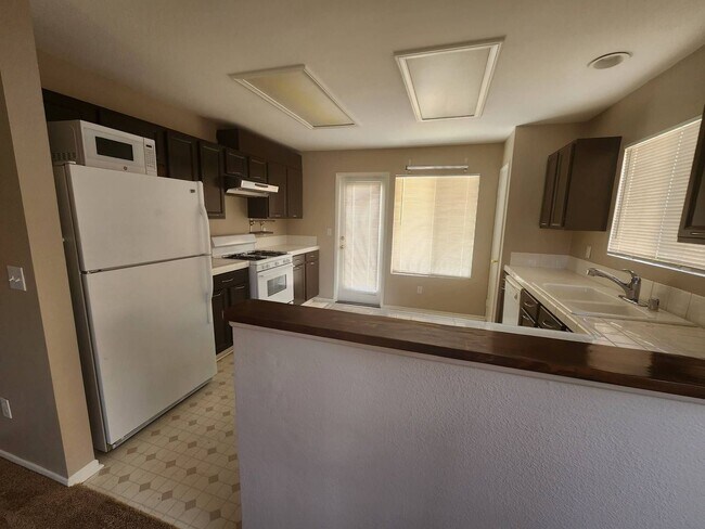 Building Photo - Beautiful3 bedroom home in Desert Vista