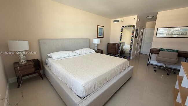 Building Photo - 100 Lincoln Rd