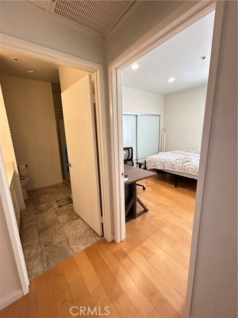 Building Photo - 533 S St Andrews Pl