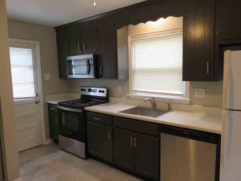 Building Photo - 213 N Juniper Ave