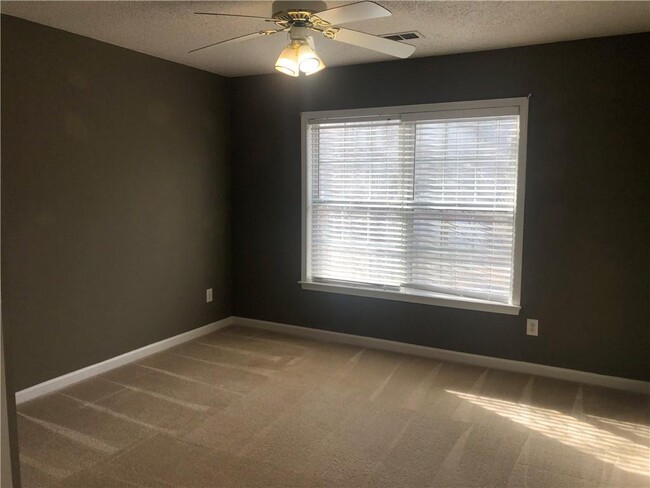 Building Photo - 5871 Haterleigh Dr