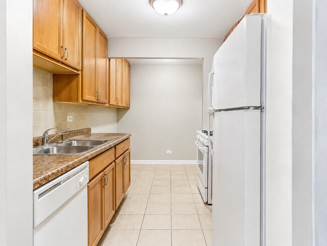 Building Photo - 8 Oak Creek Dr