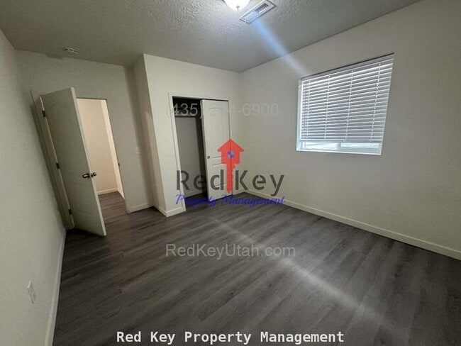 Building Photo - Broxburn Way Duplex