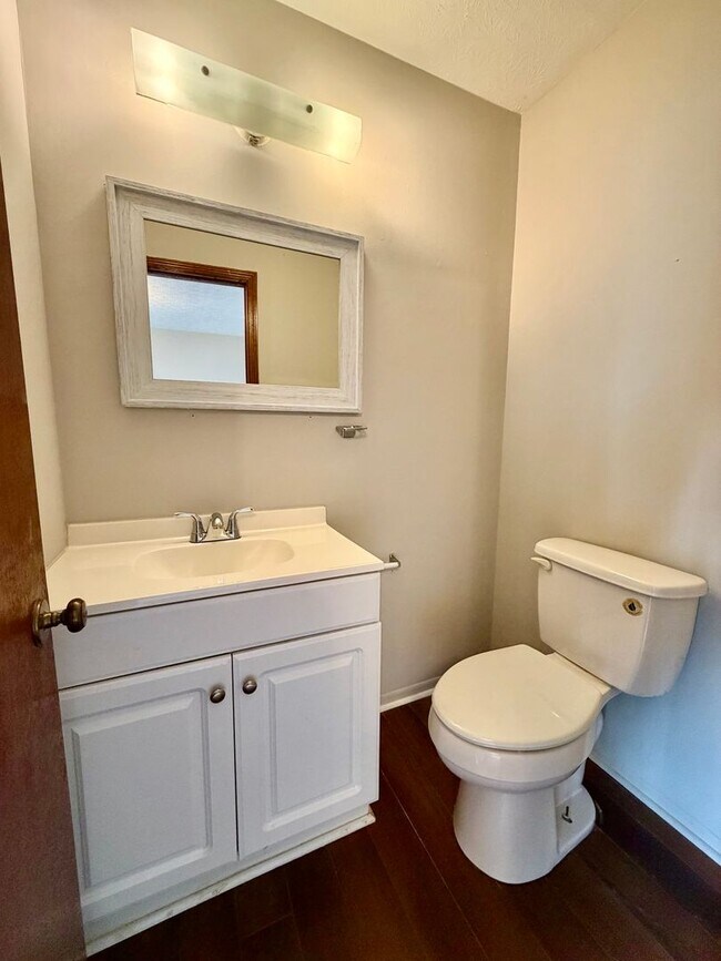 Building Photo - Duplex in Athens! Near Tanner High School.