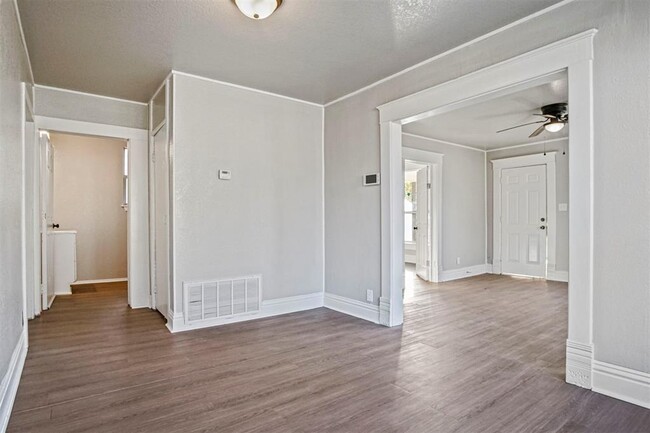 Building Photo - 907 N McKinley Ave