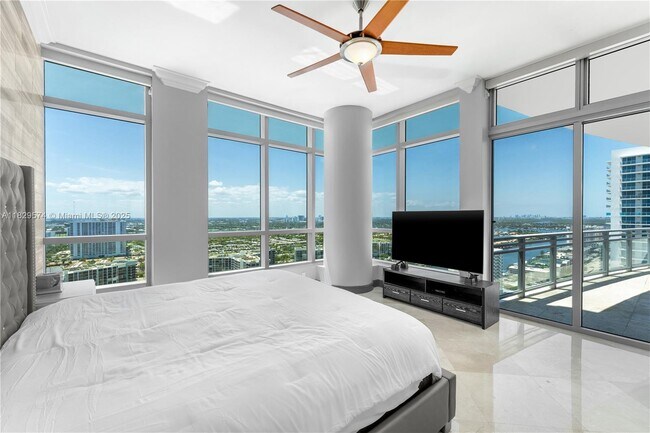 Building Photo - 3535 S Ocean Dr