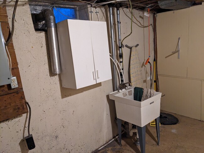 Building Photo - 832 Greenmount Blvd