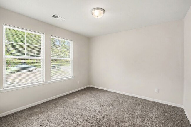 Building Photo - 13433 Circle Dr