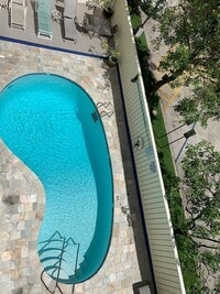 Building Photo - Waikiki Twin Towers - Great location in he...