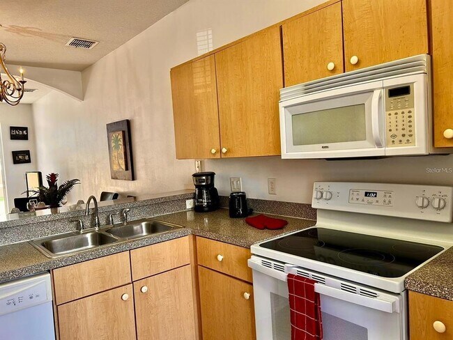 Building Photo - 1218 S Beach Cir