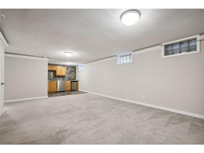 Building Photo - 6802 Cottonwood Ln N