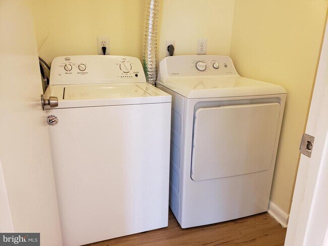 Building Photo - 18022 Royal Bonnet Cir