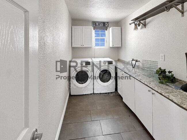 Building Photo - 938 W Berkeley Ct