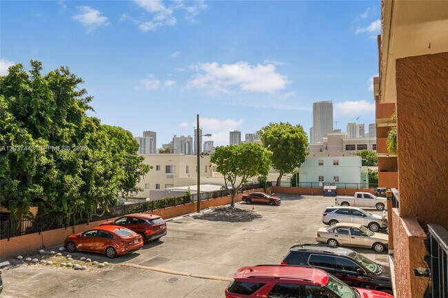 Building Photo - 677 SW 9th Ave