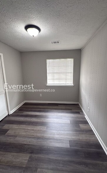 Building Photo - 596 Crestmont Ct