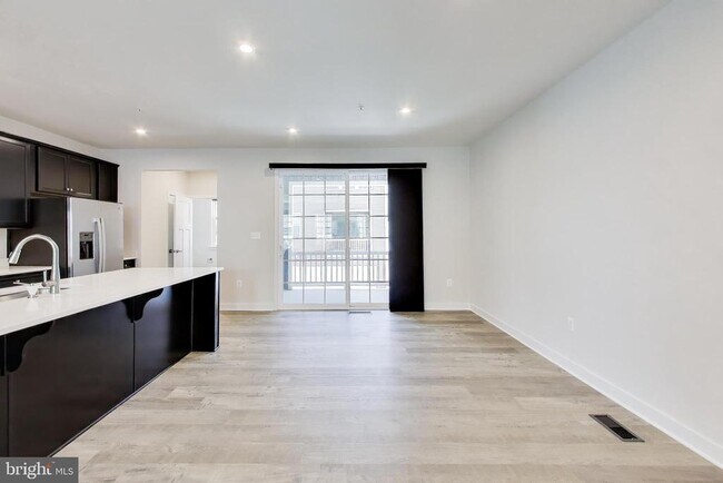 Building Photo - 11330 Meridian Hill Way