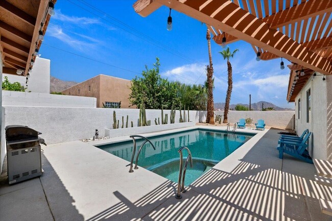 Building Photo - 53245 Avenida Martinez