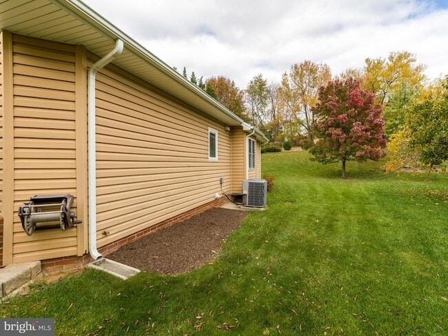 Building Photo - 2616 Greenport Dr