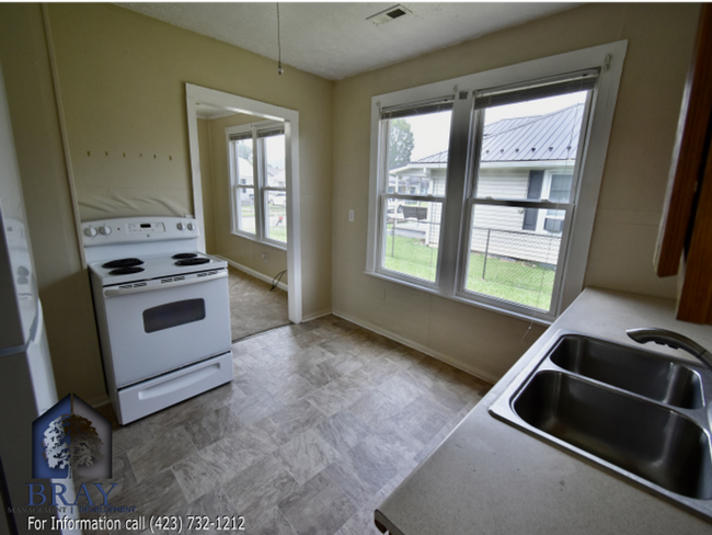 Building Photo - 1358 Willow St