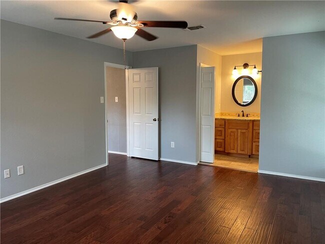 Building Photo - 7415 Shadywood Dr