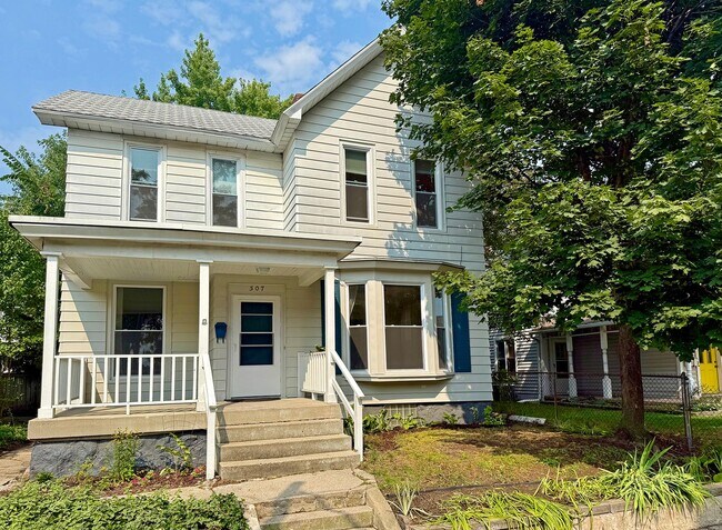 Primary Photo - Single Family Home Located Near Medical Mi...