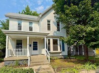 Building Photo - Single Family Home Located Near Medical Mi...
