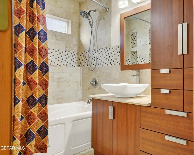 Building Photo - 2316 N Campbell St