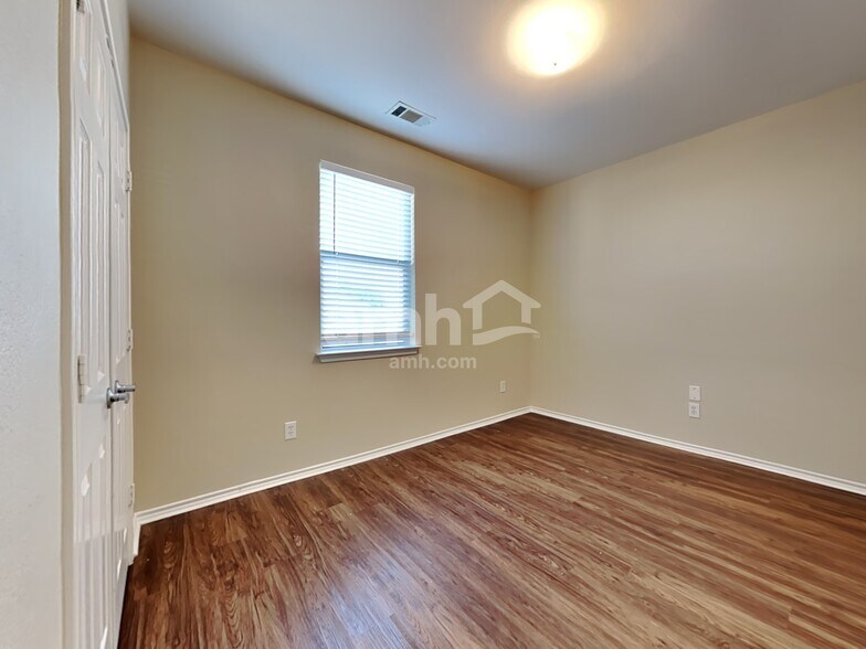 Building Photo - 2108 Carlotta Dr