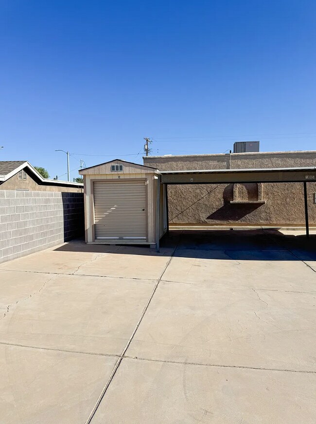 Building Photo - A Cozy 2 bed/ 2 bath home in the heart of Yuma!