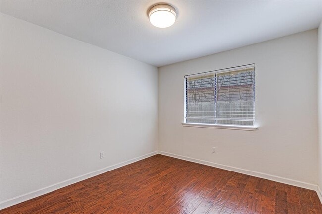 Building Photo - 12404 Thompkins Dr