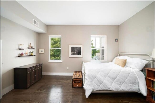 Building Photo - 126 Delaware Ave