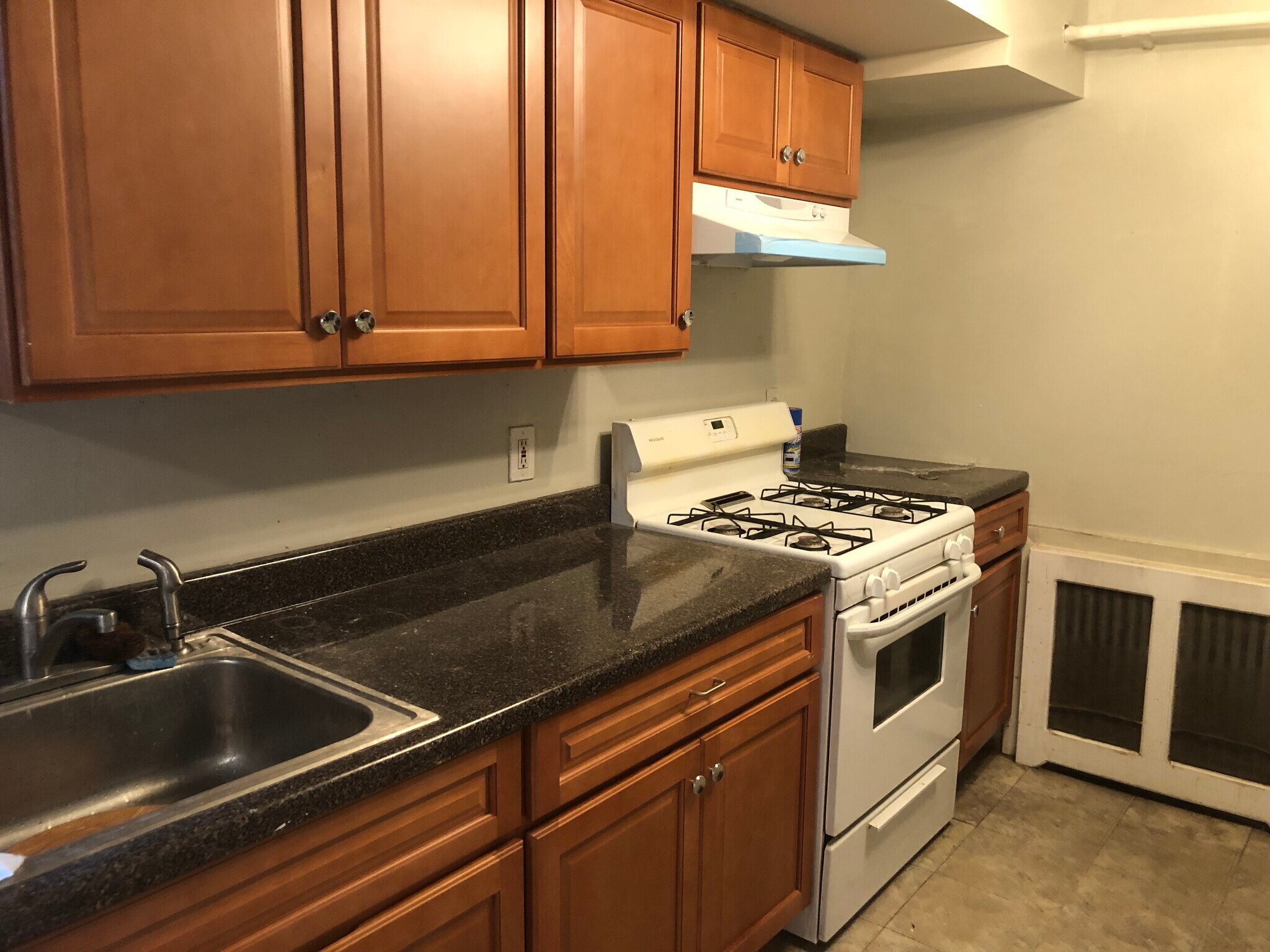 Kitchen - 132 Voss Ave