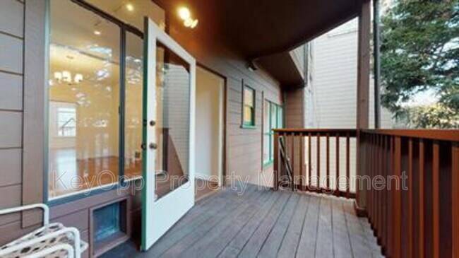 Building Photo - 450 28th Ave
