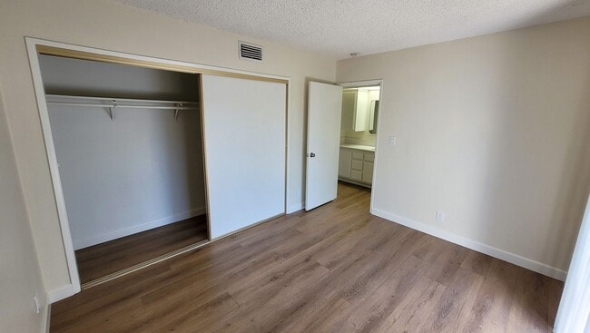 Building Photo - Remodeled Upstairs 2 Bed 2 Bath Condo with...