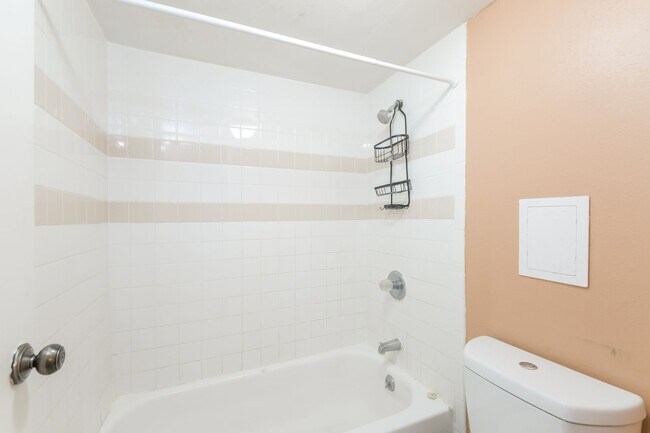 Building Photo - Charming 1-Bedroom Condo in Plaza de Monac...