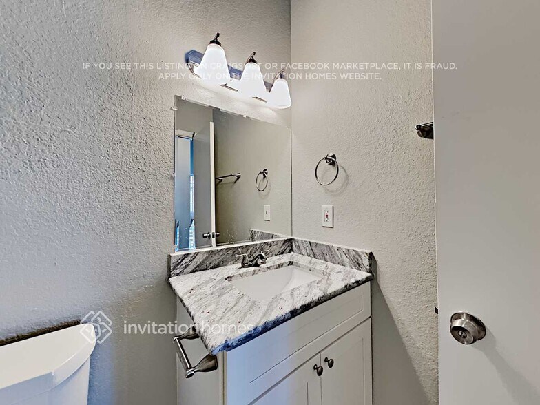 Building Photo - 9218 Oak Hollow Dr