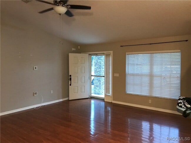 Building Photo - 2595 N Brentwood Cir