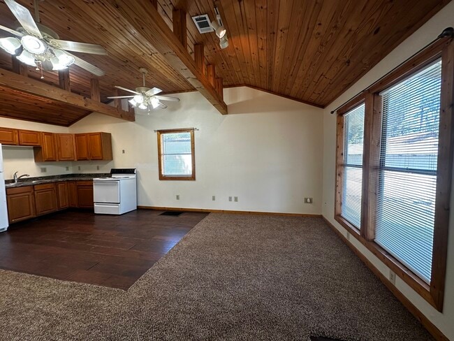 Building Photo - 1453 Chapparal Rd