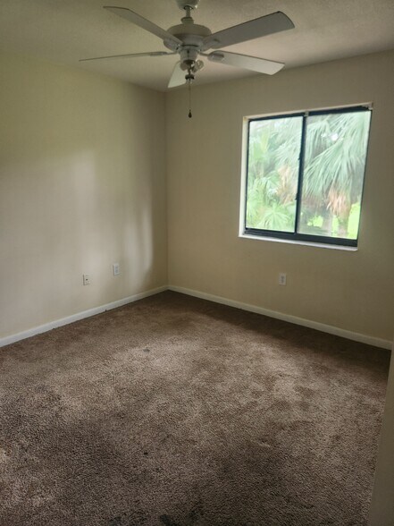 Building Photo - 2216 Flower Tree Cir