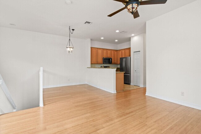 Building Photo - 4930 Bonsai Cir