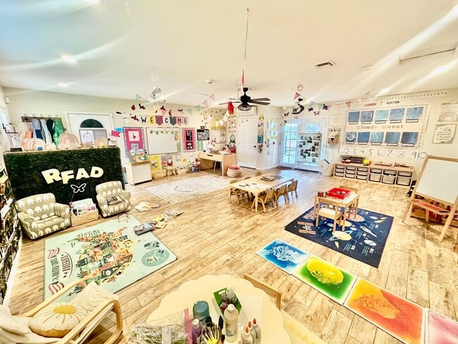 Building Photo - Gorgeous 4/3 Country Estate with 2000sf Barn