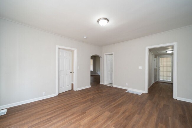 Building Photo - Charming Corner-Lot Home in Bessemer – So ...